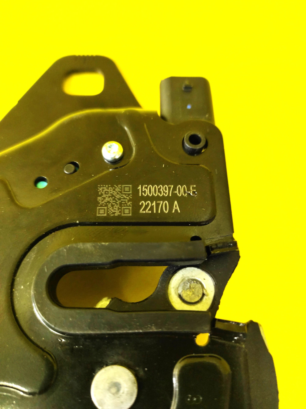 Tesla Model 3 2017-2023, 3 Highland, Y 2020-2025, Y Juniper, S Palladium 2021-2025, X Palladium 2021-2025 Hood Lock Latch OEM (new) 1500397-00-E  Photo №2