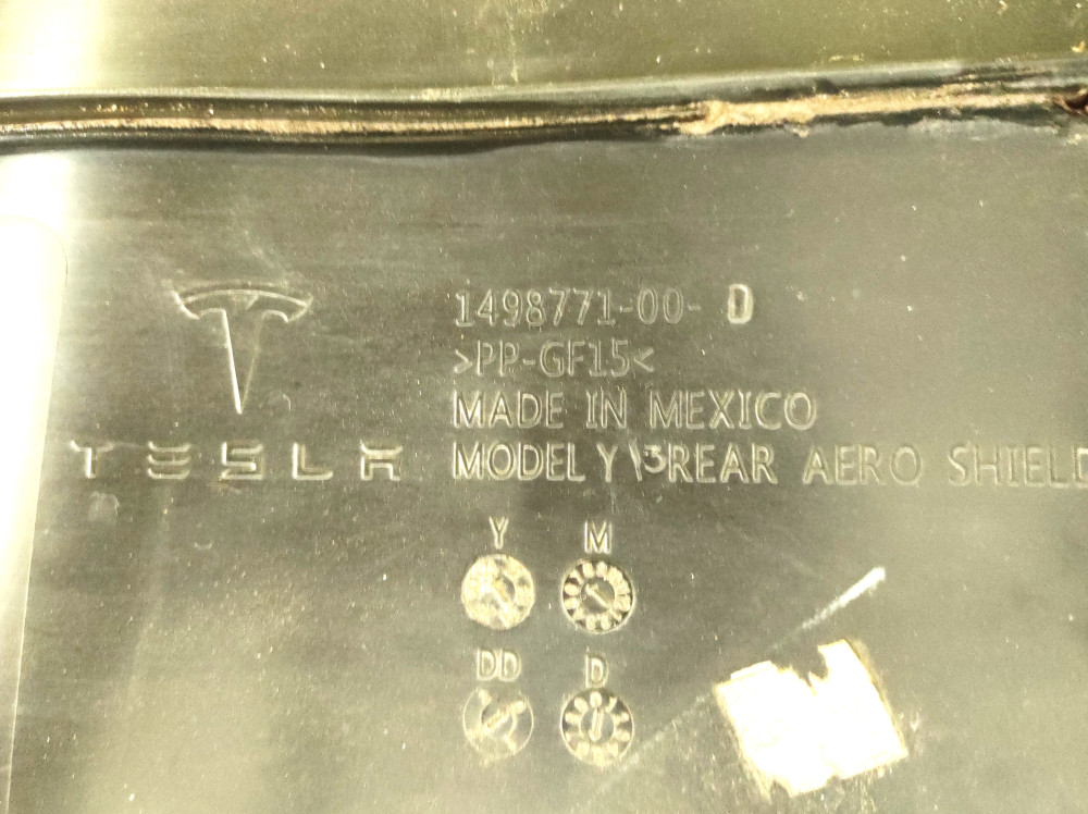 Tesla Model 3 2017-2023, 3 Highland, Y 2020-2025 Mid Aero Shield Injection Molding OEM (used) 1498771-00-B  Photo №3
