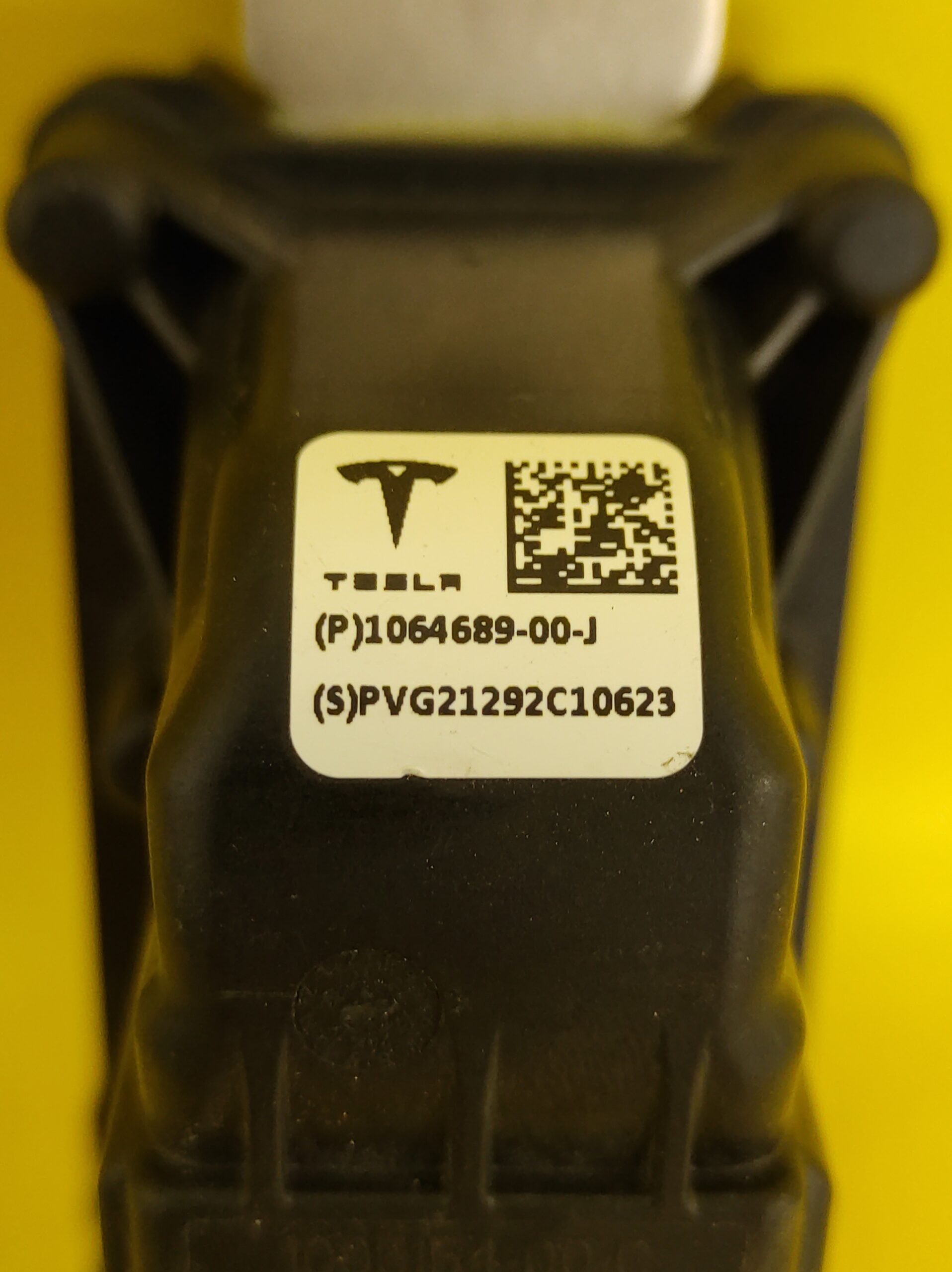 Tesla Model 3 2017-2023, Y High Voltage Battery Disconnect Pyrofuse OEM (new) 1064689-00-I  Photo №4