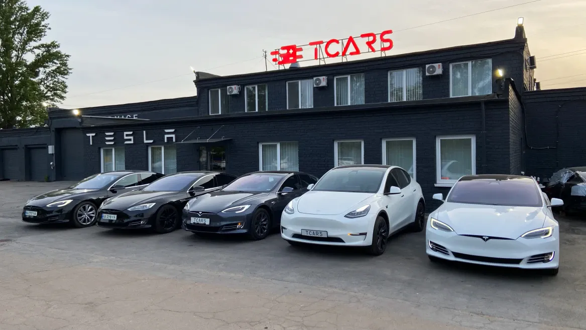 Продаж і сервіс Tesla