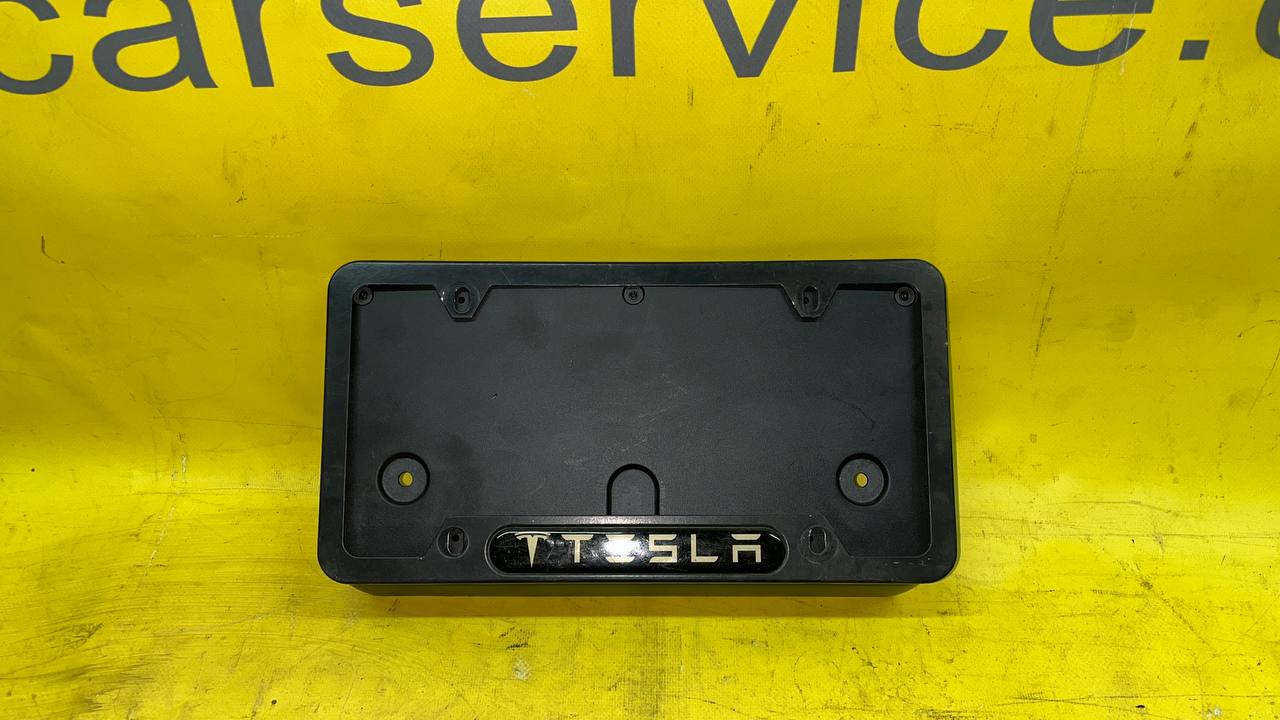 Кріплення рамки номерного знака Tesla Model X 1057156-00-A