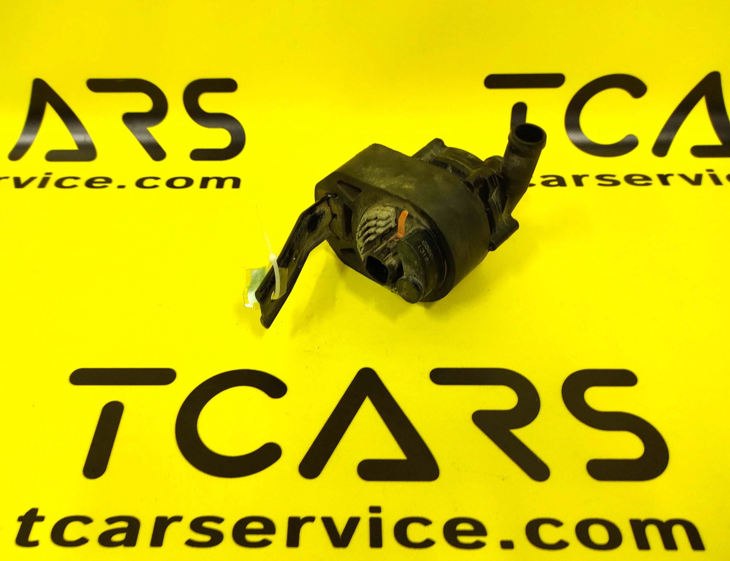 Tesla Model S 2012-2021 Battery Coolant Pump 2(Front RH) with Bracket and Isolator OEM (used) 6008047-00-E  Photo №2