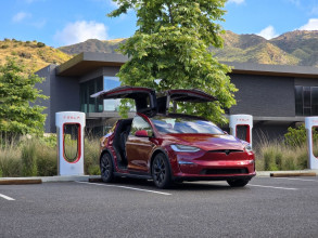 Tesla Model X  2025