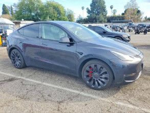 Tesla Model Y DM 2025