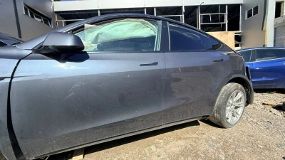 Ліва передня двер Tesla Model Y (2020–2024) 1505460-E0-A