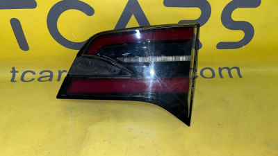 Ліхтар кришки багажника правий Tesla Model X 1565493-00-B