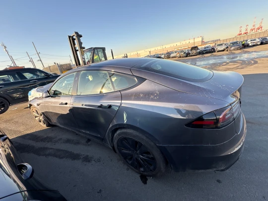 Tesla Model S Plaid 2022