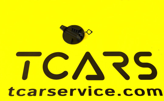 Заглушка отверстия буксировочного крюка в облицовке заднего бампера Tesla Model Y 2020-2025 1494426-00-A