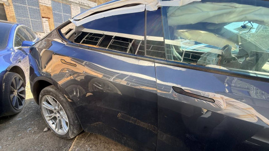 Двері задні праві Tesla Model Y (1493562-E0-A) б/в