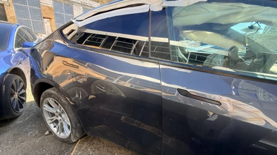 Двері задні праві Tesla Model Y (1493562-E0-A) б/в
