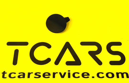 Заглушка отвору буксирувального гака в облицюванні переднього бампера Tesla Model Y 2020-2024 1493746-00-A