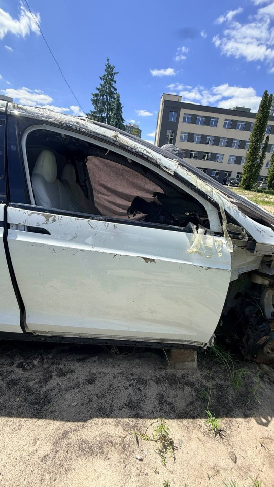 Двері передні праві (білий перламутр - PPSW) Tesla Model X 2021–2026 1570494-E0-A