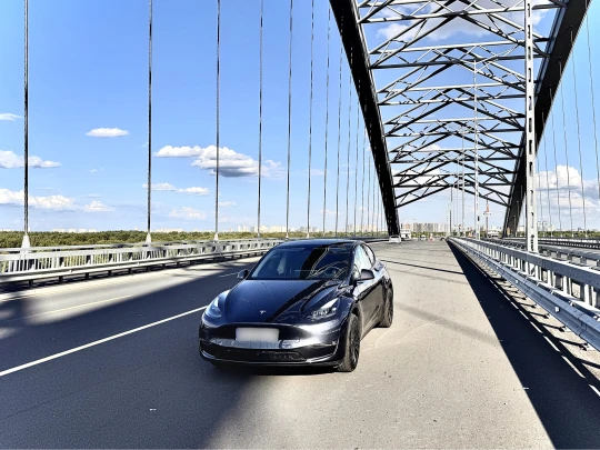 Tesla Model Y LR DM 2024