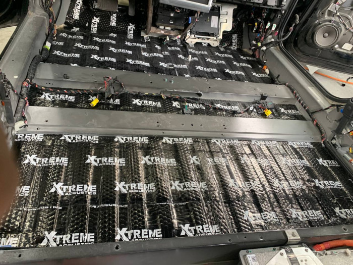 Шумоізоляція авто Tesla