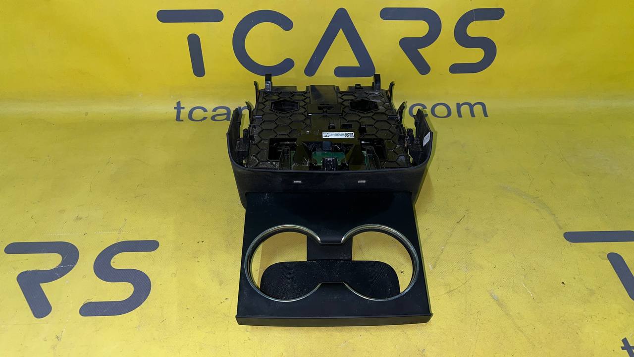 Підстаканники ззаду в центральній консолі Tesla Model X 22–26-1632526-00-C