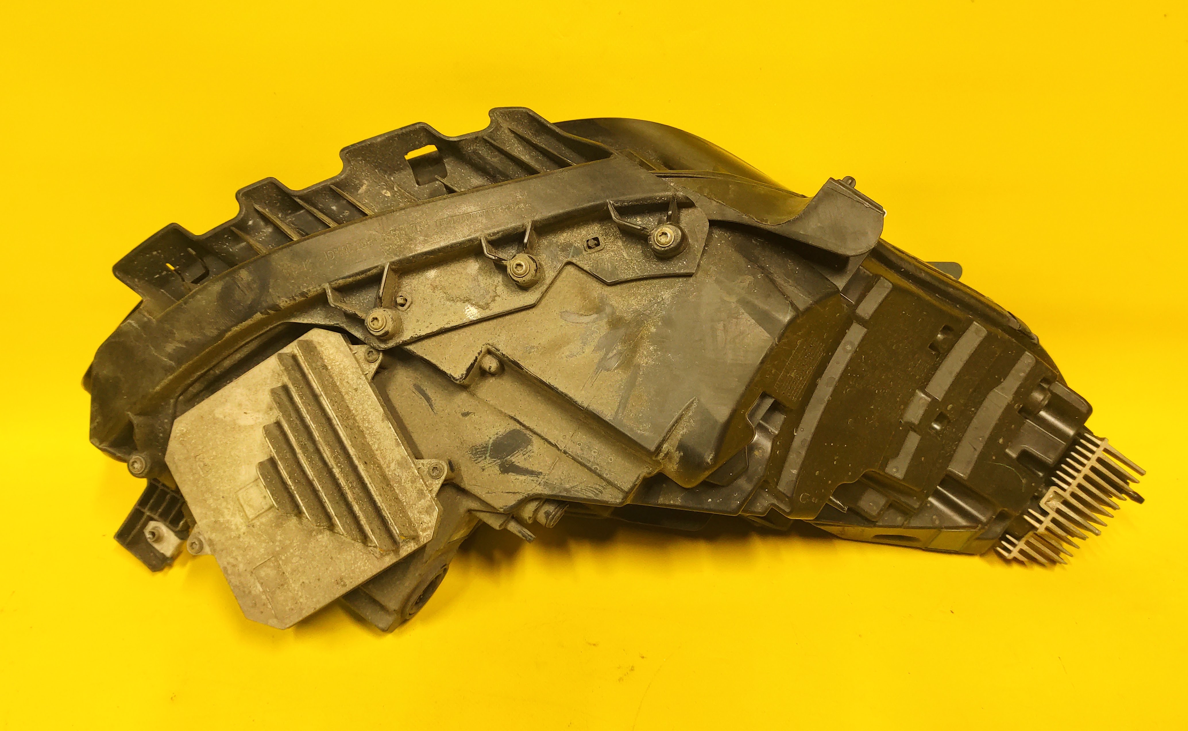 Фара основная - без линзы - UP-Level левая сторона Tesla Model 3 2017-2023, Y 2020-2025 1077371-98-L (1077371-00-K)  Фото №3