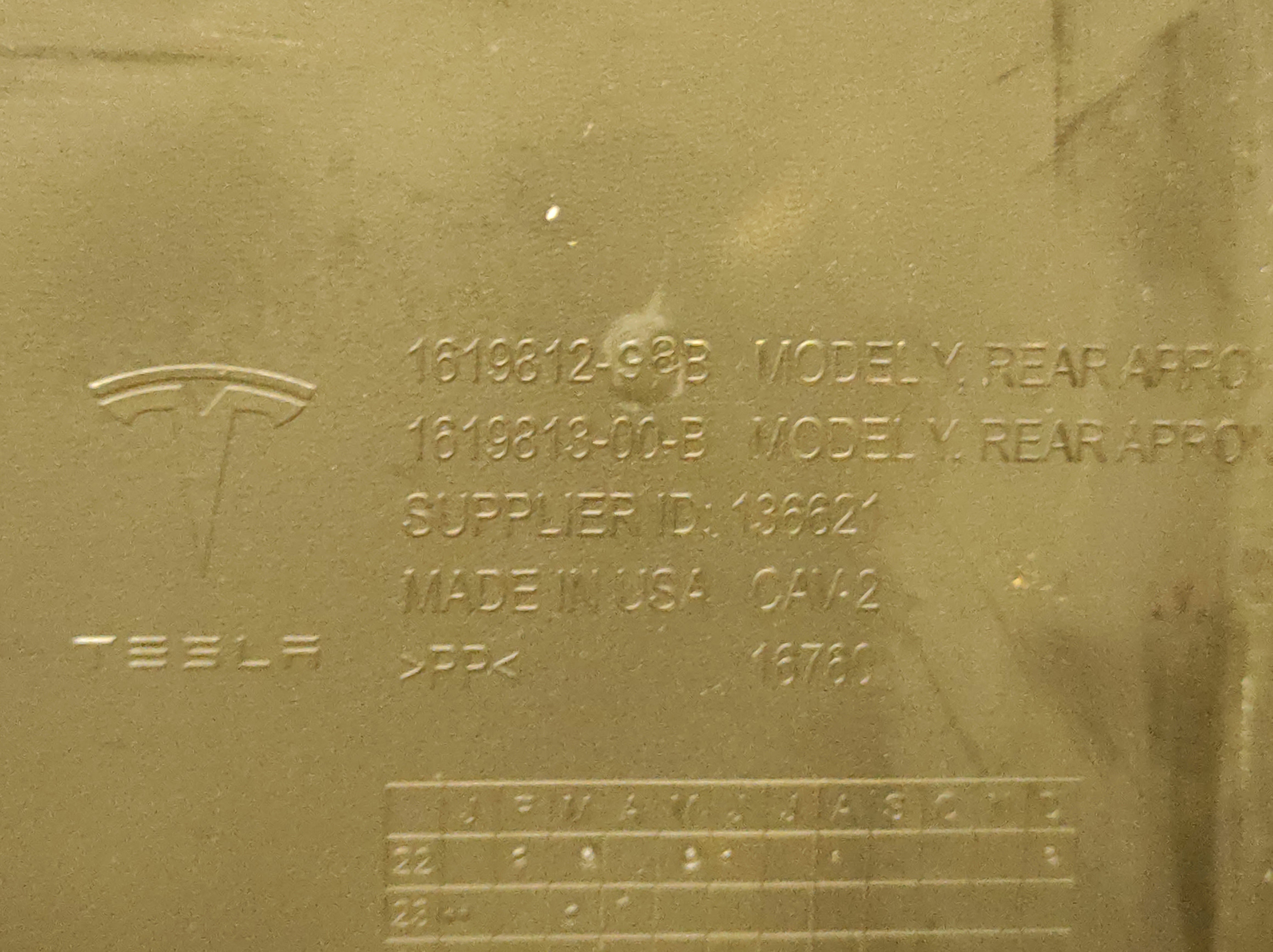 Tesla Model Y 2020-2025 Front Windshield Apron Molding - with HEPA OEM (used) 1619812-98-B (1619812-00-B)  Photo №4