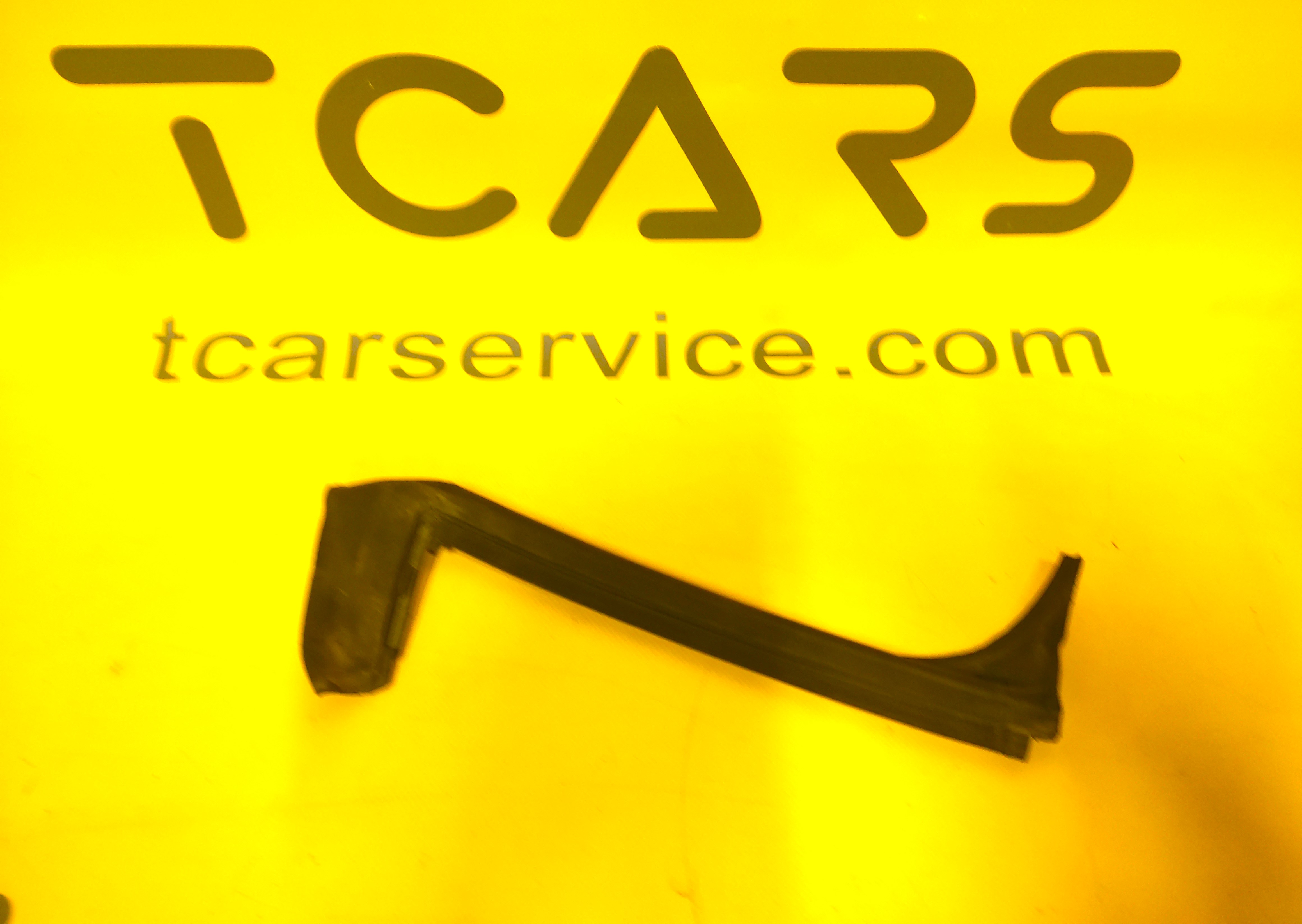 Tesla Model Y 2020-2025 Rear Left Quarter Glass Seal OEM (used) 1497715-00-D  Photo №3