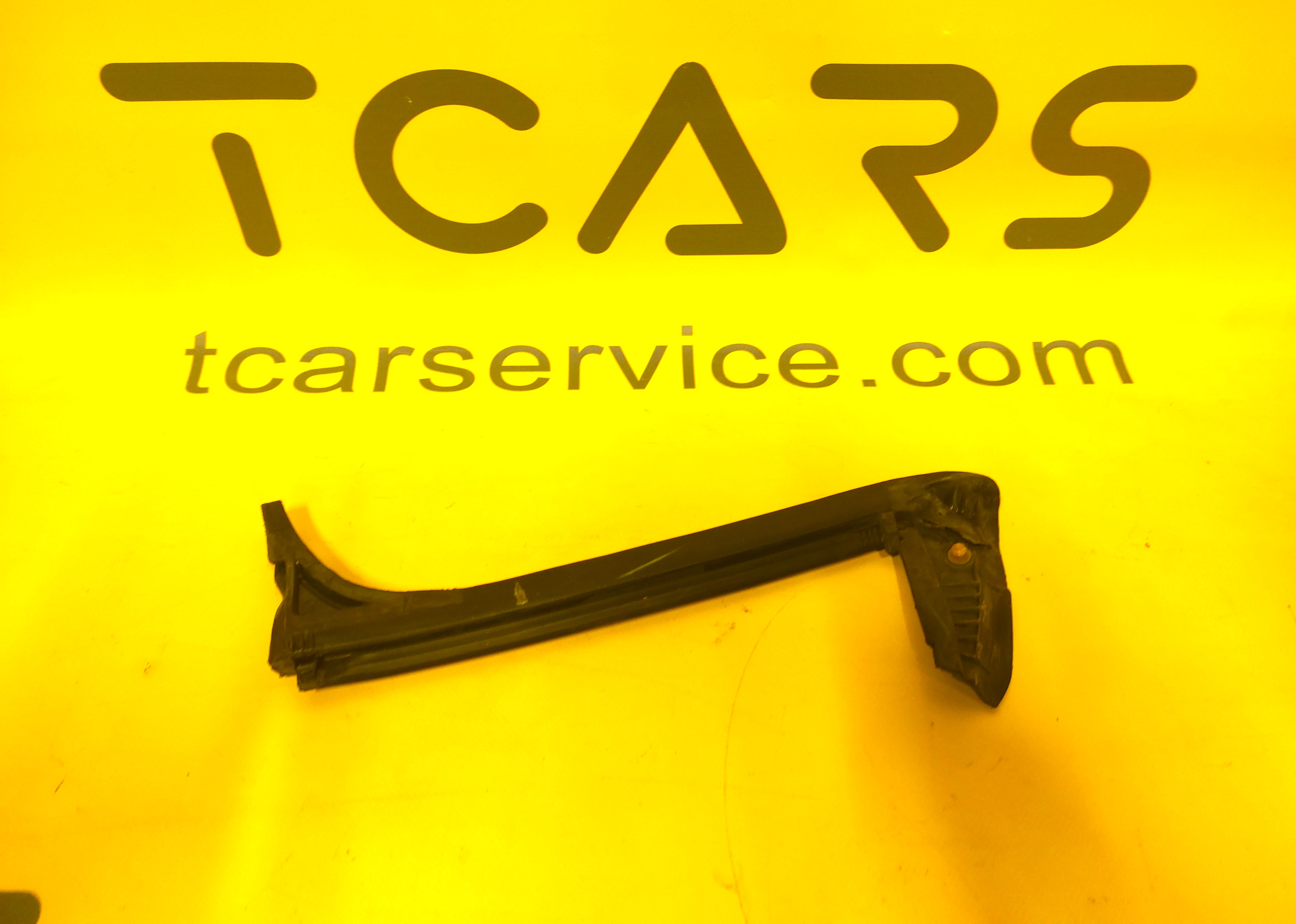 Tesla Model Y 2020-2025 Rear Left Quarter Glass Seal OEM (used) 1497715-00-D  Photo №2